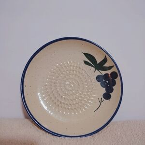 Claytan Tableware Garlic & Ginger Grater Plate w/ GrapeVine Design